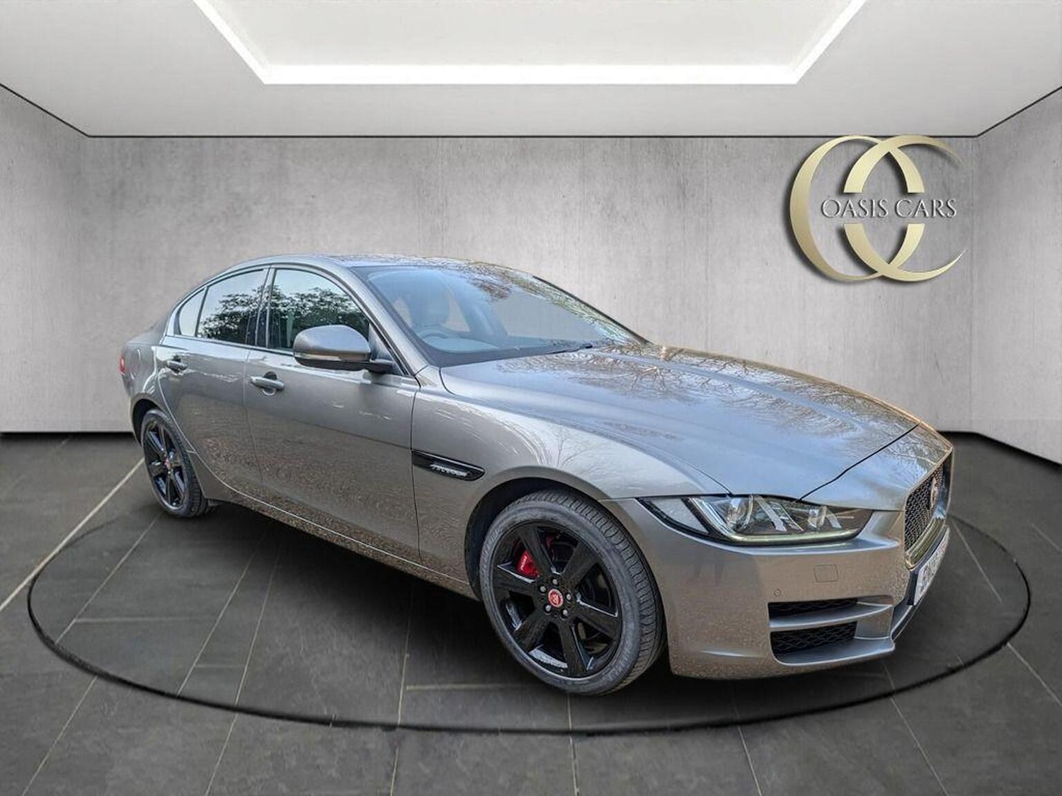 Used Jaguar XE 2018 for sale - 77977034: Photo 2
