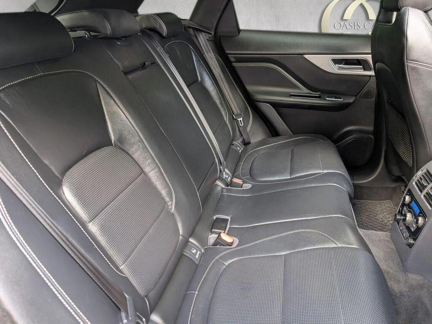 Used Jaguar F-Pace 2017 for sale - 77836948: Photo 9