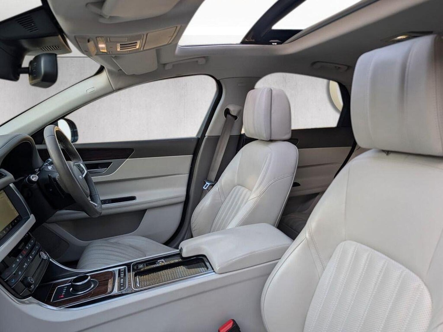 Used Jaguar XF 2017 for sale - 77851453: Photo 6