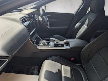 Used Jaguar XE 2019 for sale - 79631507: Photo