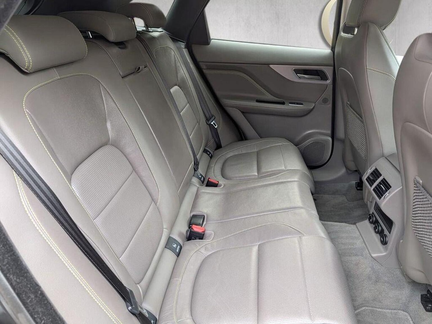 Used Jaguar F-Pace 2018 for sale - 77622498: Photo 6