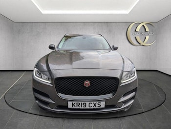 Used Jaguar F-Pace 2019 for sale - 76471300: Photo