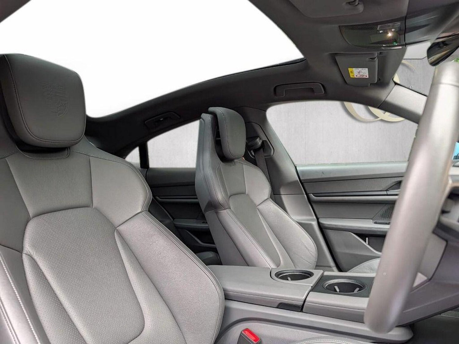 Used Porsche Taycan 2021 for sale - 76656200: Photo 2