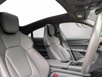 Used Porsche Taycan 2021 for sale - 76656200: Photo