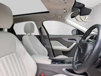 Used Jaguar F-Pace 2019 for sale - 75615841: Photo