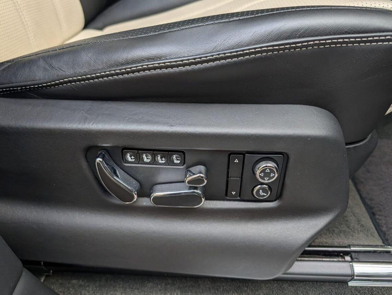 Used Bentley Bentayga 2020 for sale - 76058103: Photo 14