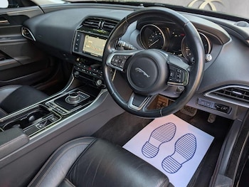 Used Jaguar XE 2018 for sale - 77735722: Photo