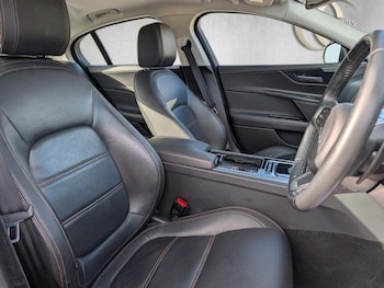 Used Jaguar XE 2017 for sale - 78316941: Photo