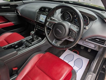 Used Jaguar XE 2016 for sale - 78373366: Photo