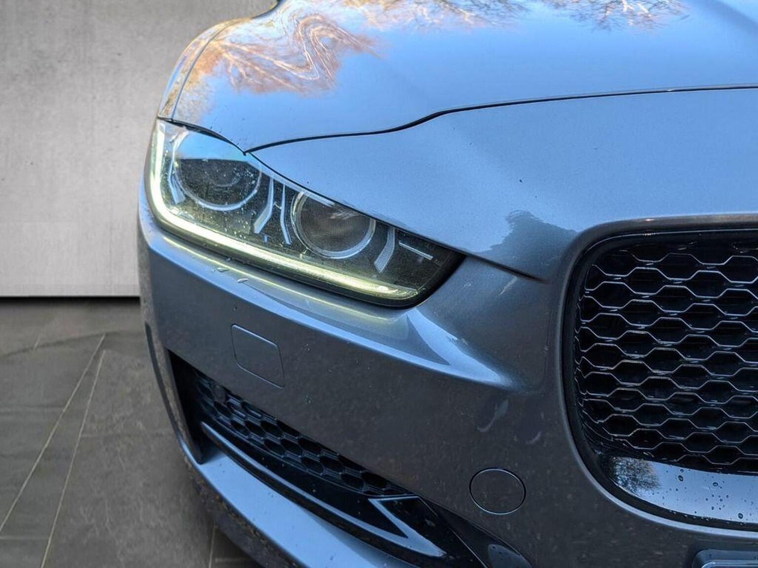 Used Jaguar XE 2017 for sale - 76799167: Photo 2