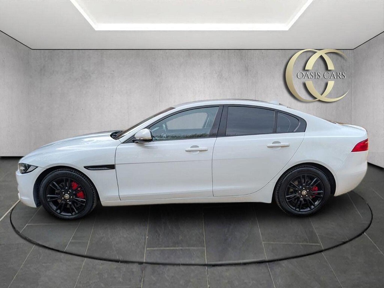 Used Jaguar XE 2016 for sale - 77880958: Photo 2