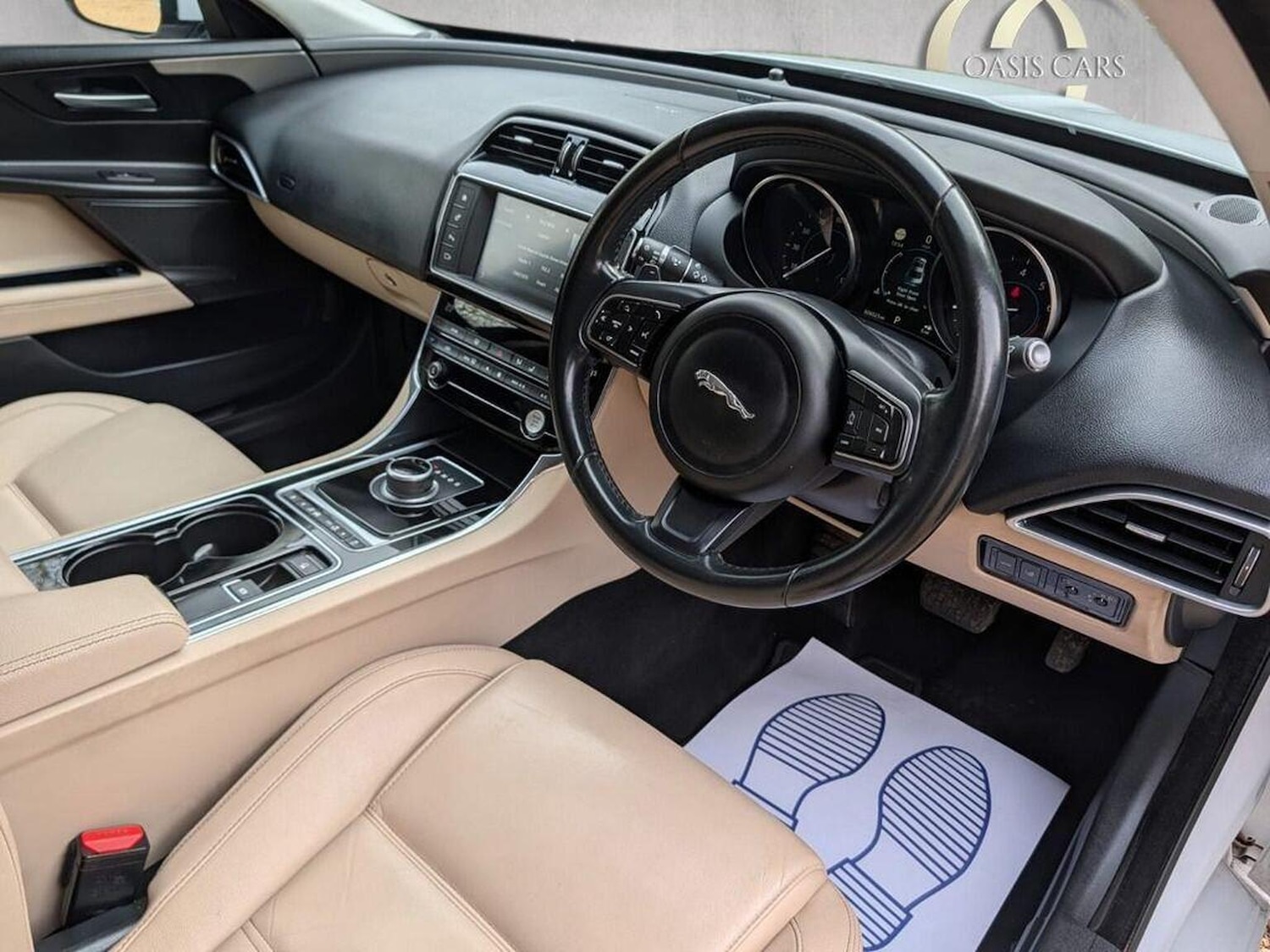 Used Jaguar XE 2016 for sale - 77880958: Photo 4