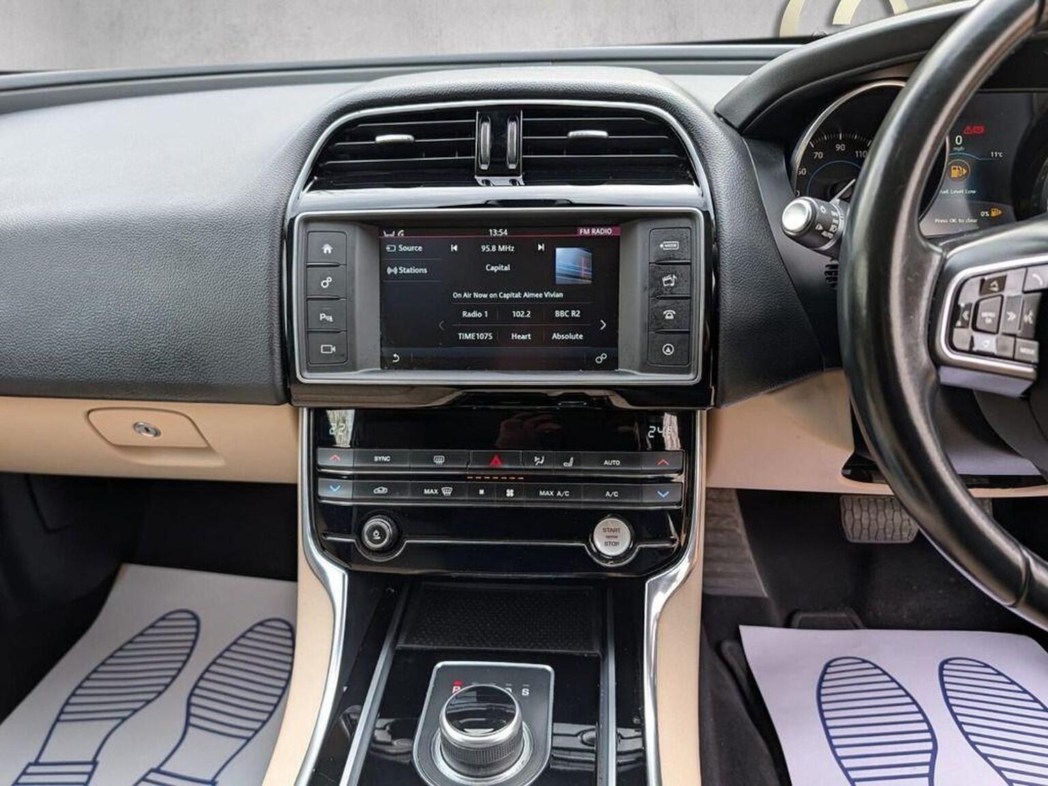 Used Jaguar XE 2016 for sale - 77880958: Photo 7