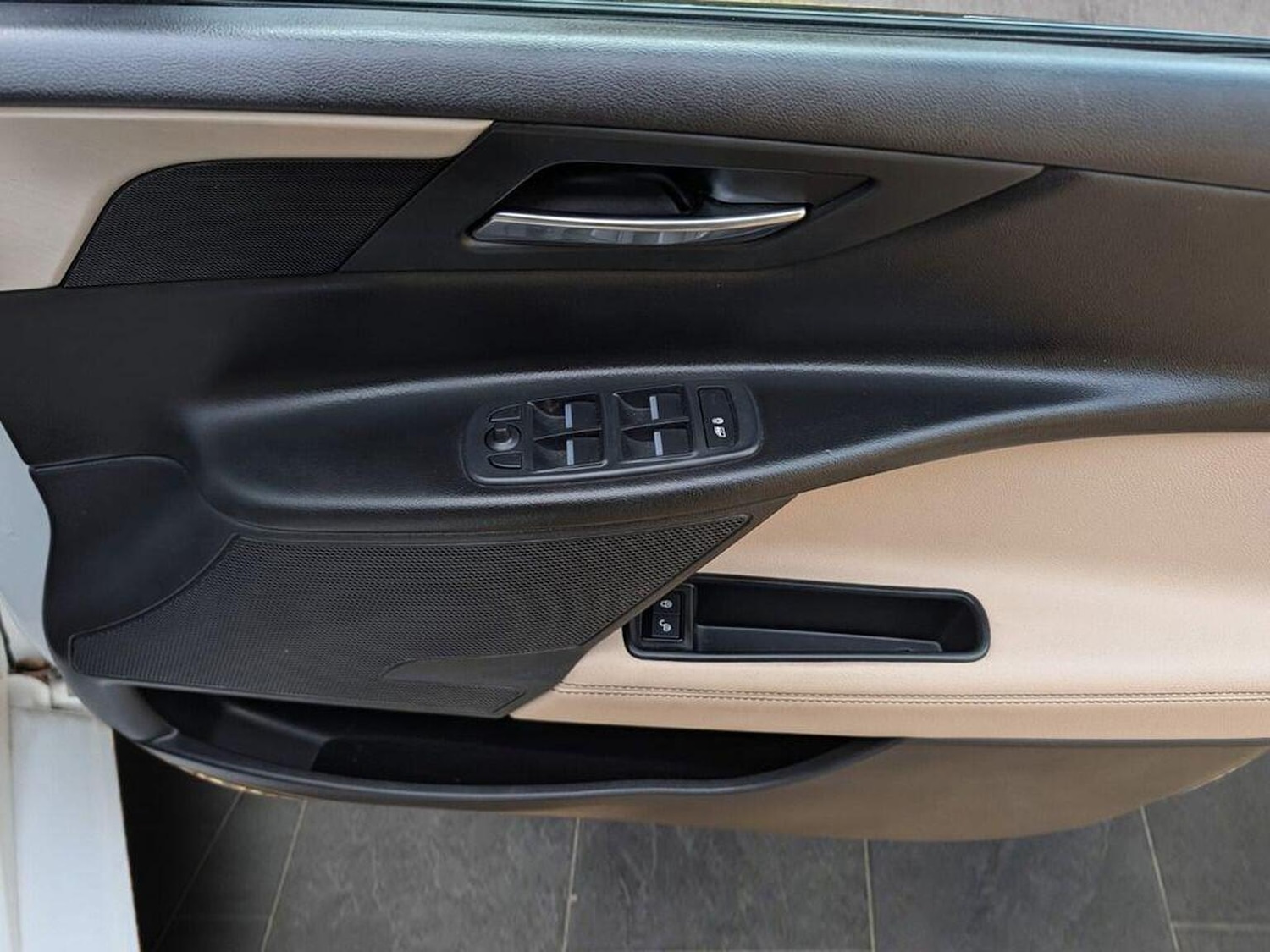 Used Jaguar XE 2016 for sale - 77880958: Photo 8