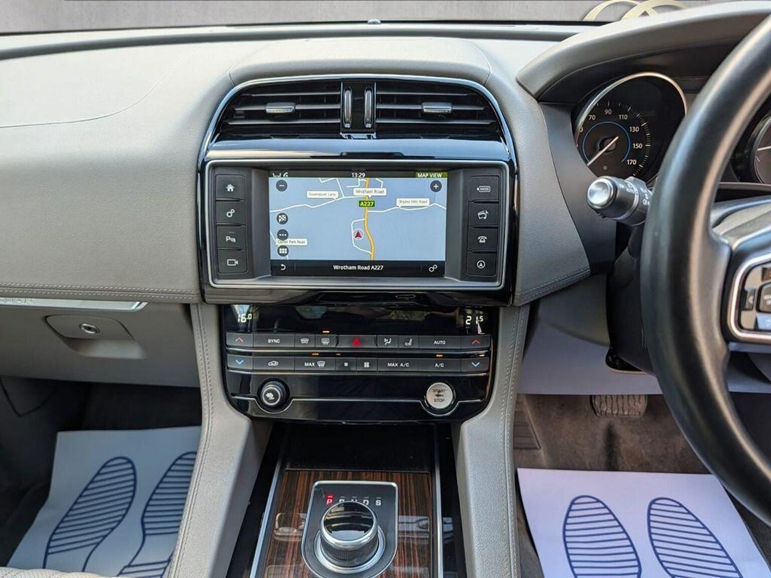 Used Jaguar F-Pace 2016 for sale - 76896956: Photo 16