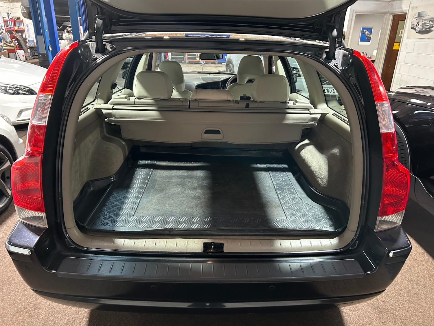 Used Volvo V70 2005 for sale - 77848195: Photo 7