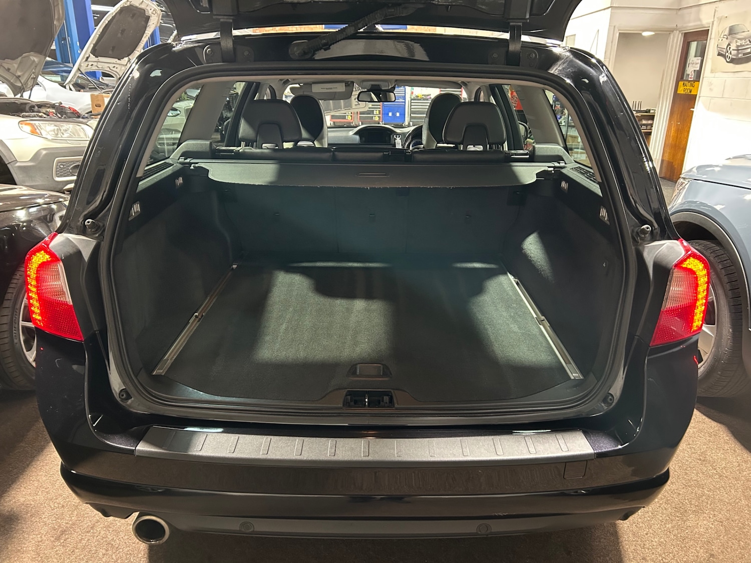 Used Volvo V70 2012 for sale - 76421930: Photo 7