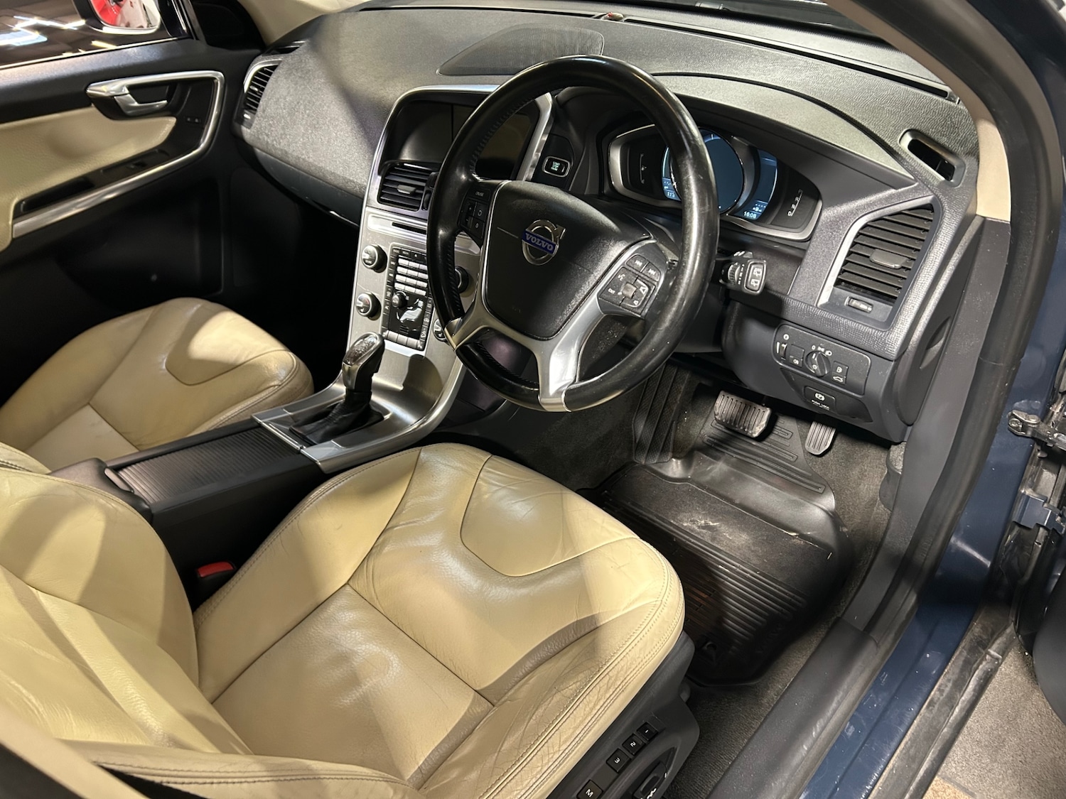 Used Volvo XC60 2013 for sale - 77595047: Photo 9