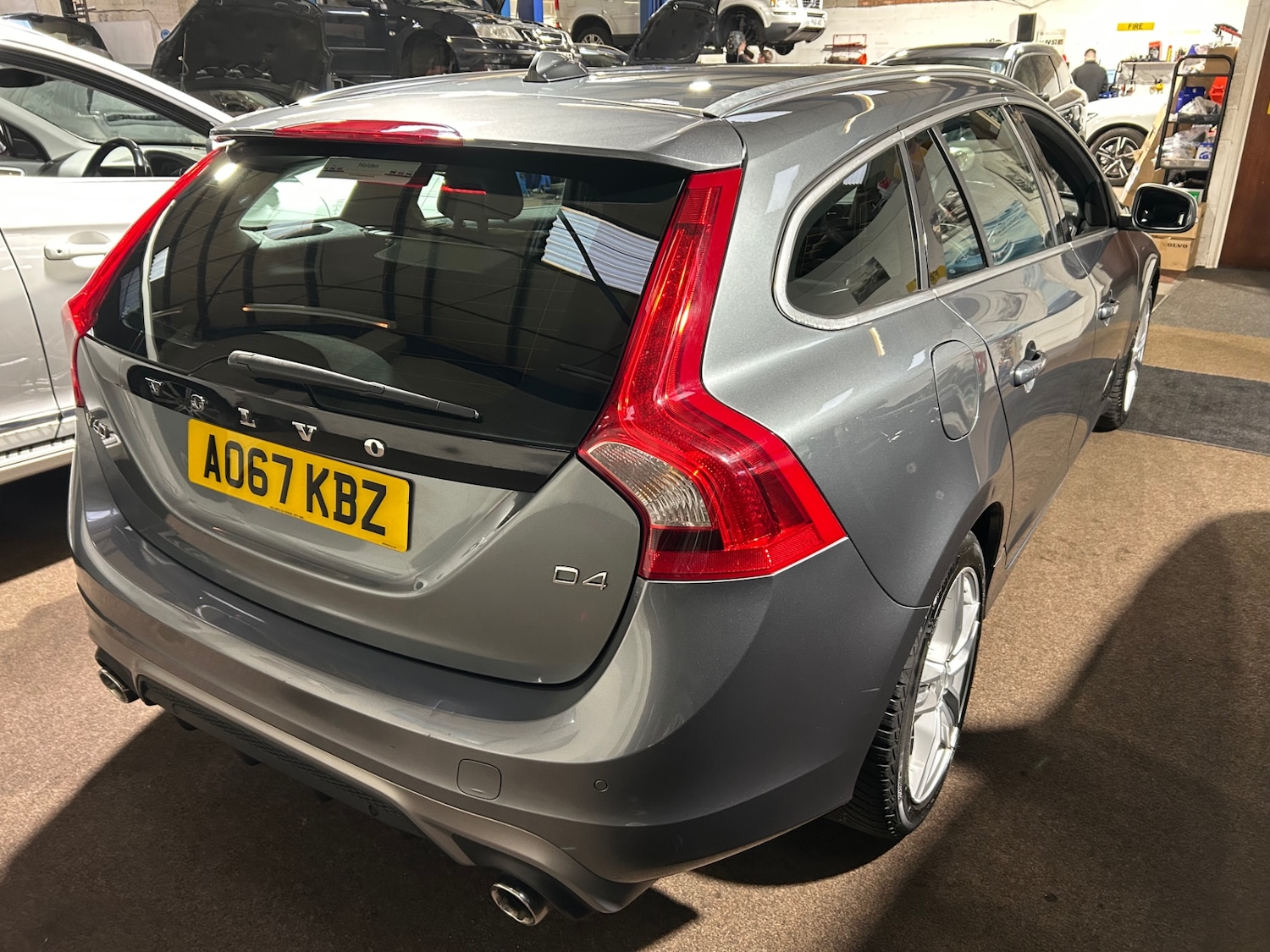 Used Volvo V60 2017 for sale - 77492859: Photo 4