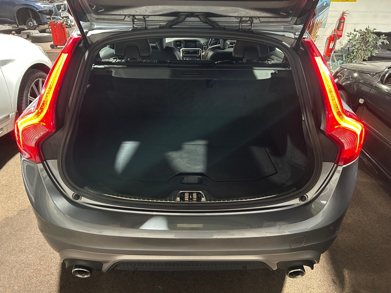 Used Volvo V60 2017 for sale - 77492859: Photo 6