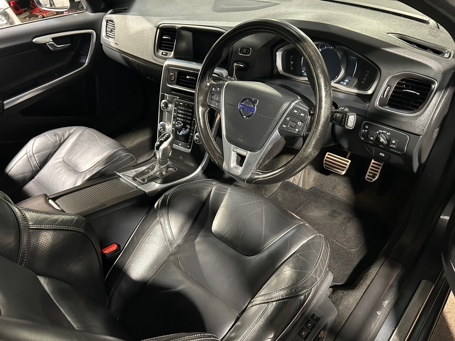 Used Volvo V60 2017 for sale - 77492859: Photo 9