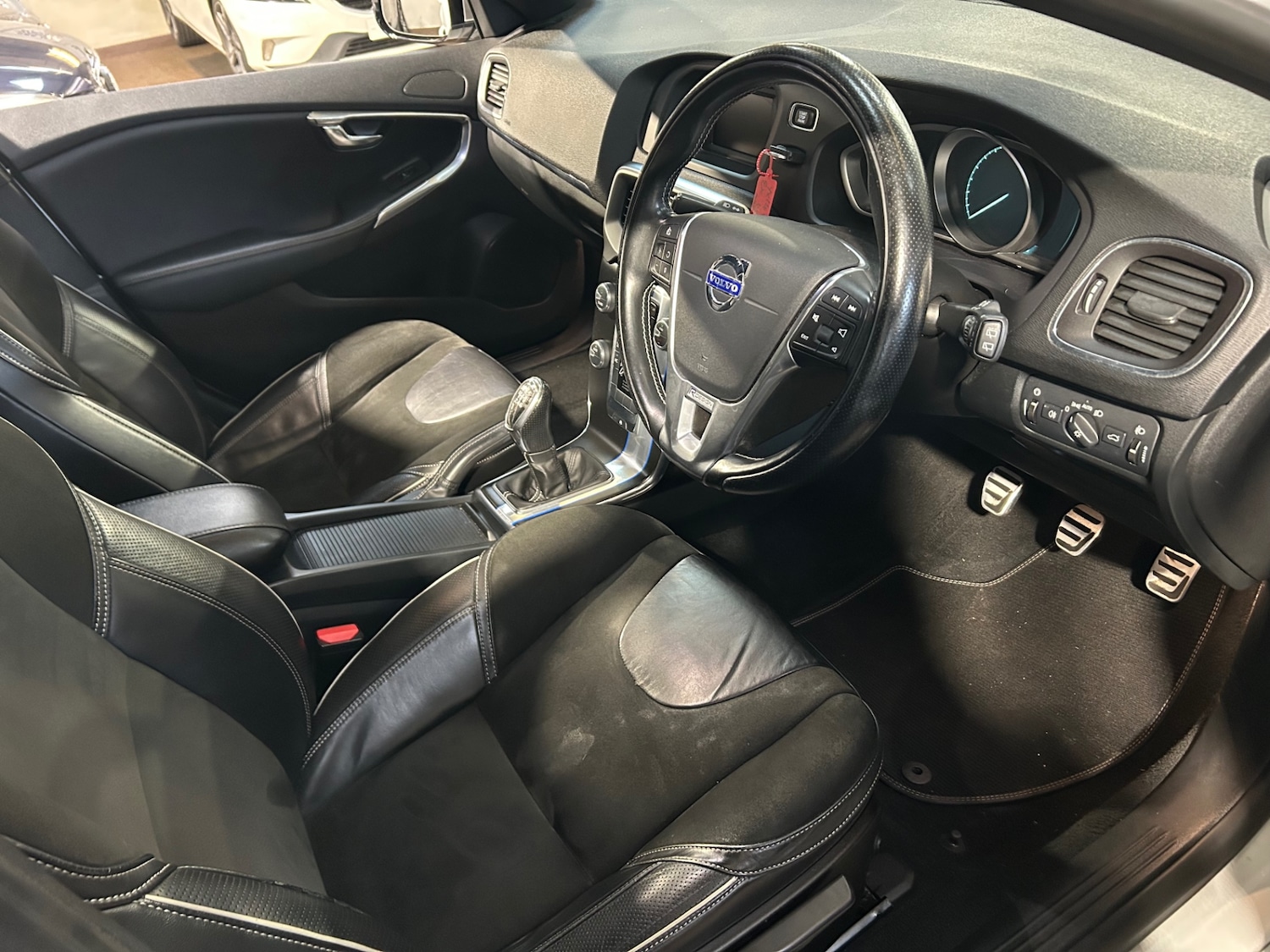 Used Volvo V40 2014 for sale - 77665148: Photo 9