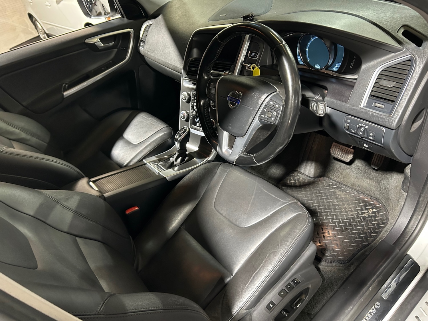 Used Volvo XC60 2014 for sale - 77285791: Photo 9