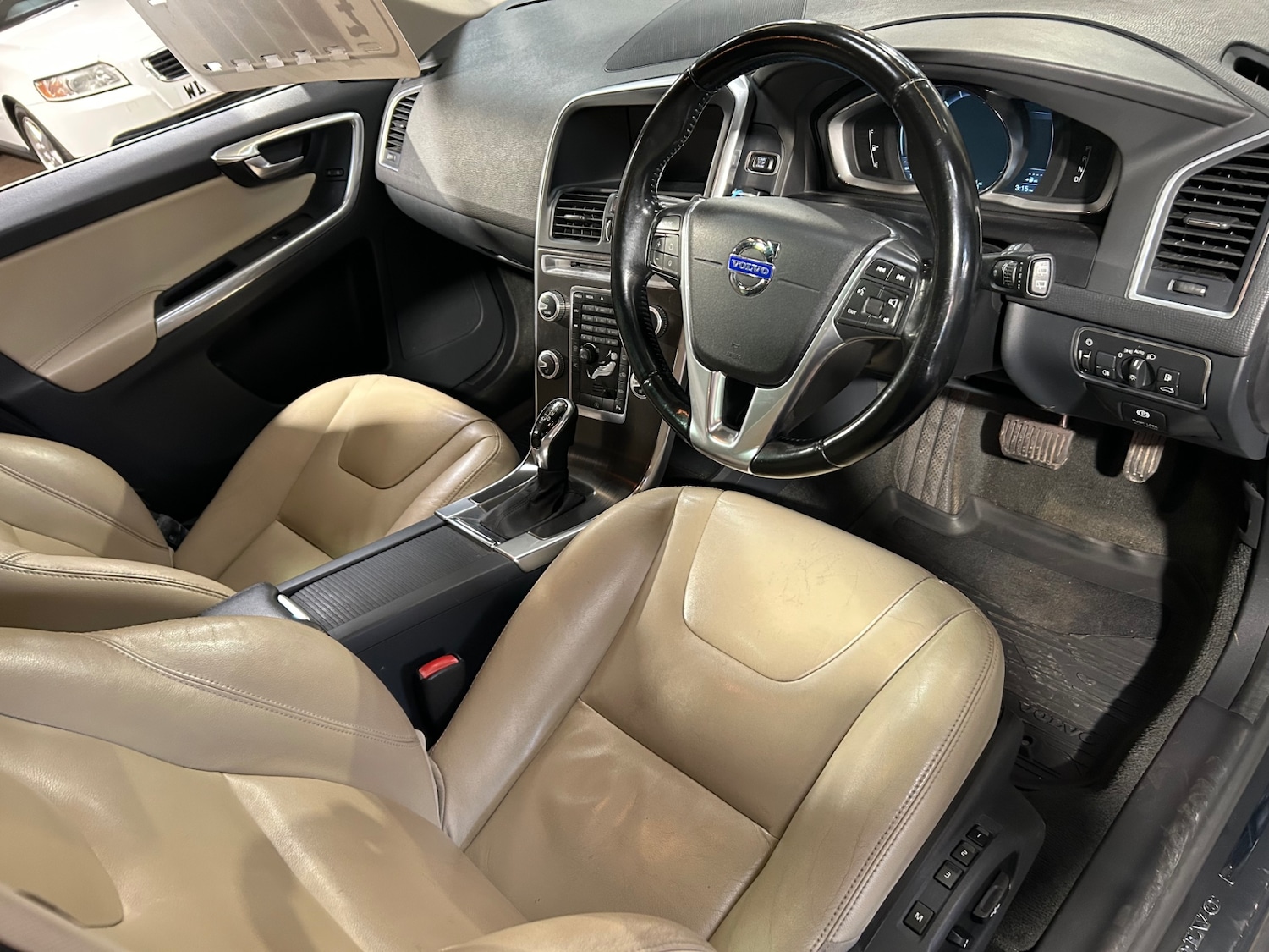 Used Volvo XC60 2014 for sale - 77353629: Photo 9