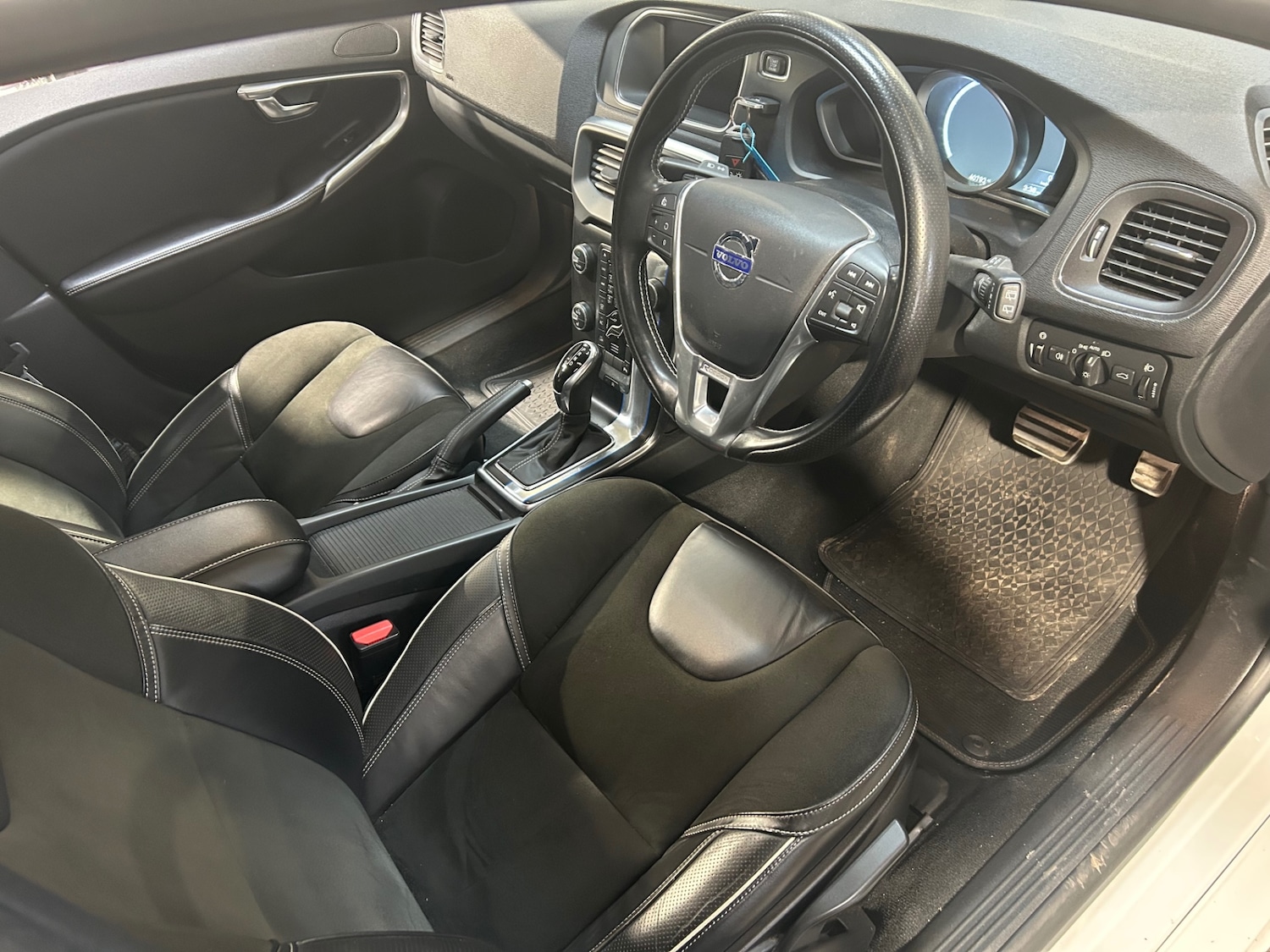 Used Volvo V40 2015 for sale - 78092905: Photo 9