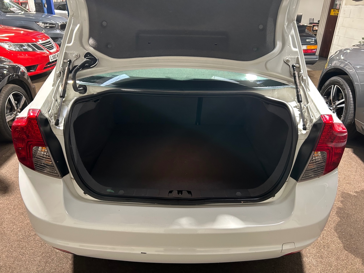 Used Volvo S40 2010 for sale - 76762469: Photo 7