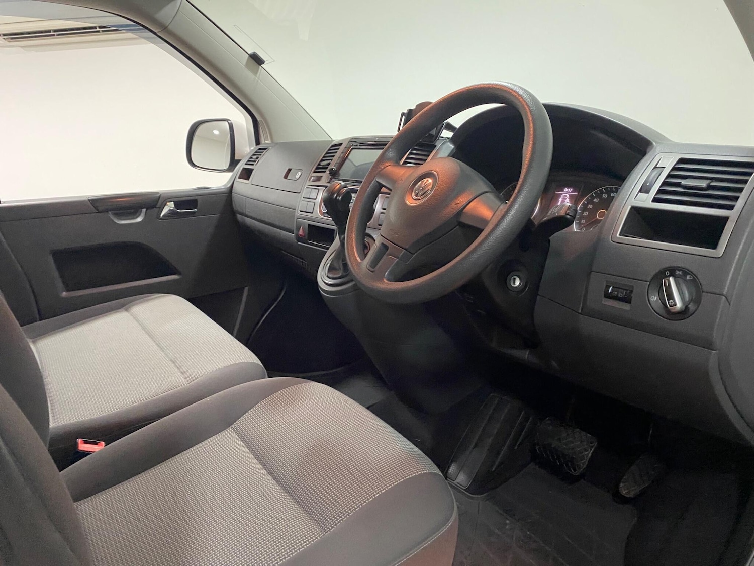 Used Volkswagen Transporter Shuttle 2015 for sale - 77143091: Photo 15