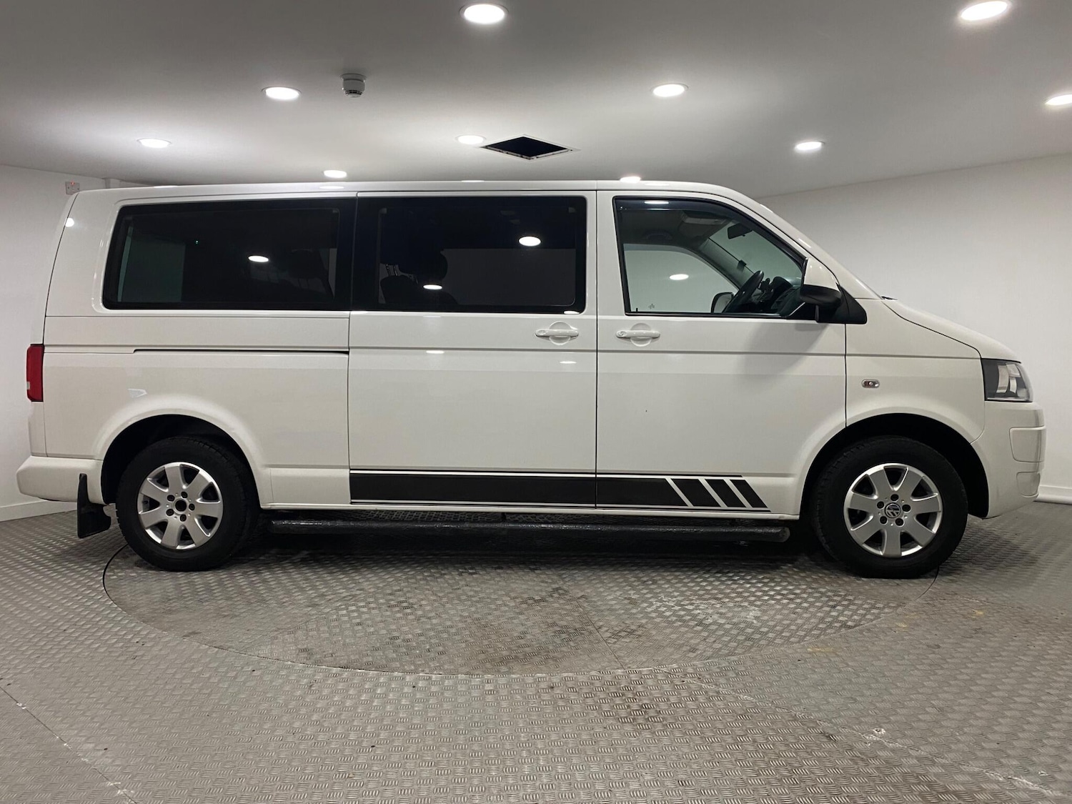 Used Volkswagen Transporter Shuttle 2015 for sale - 77143091: Photo 2