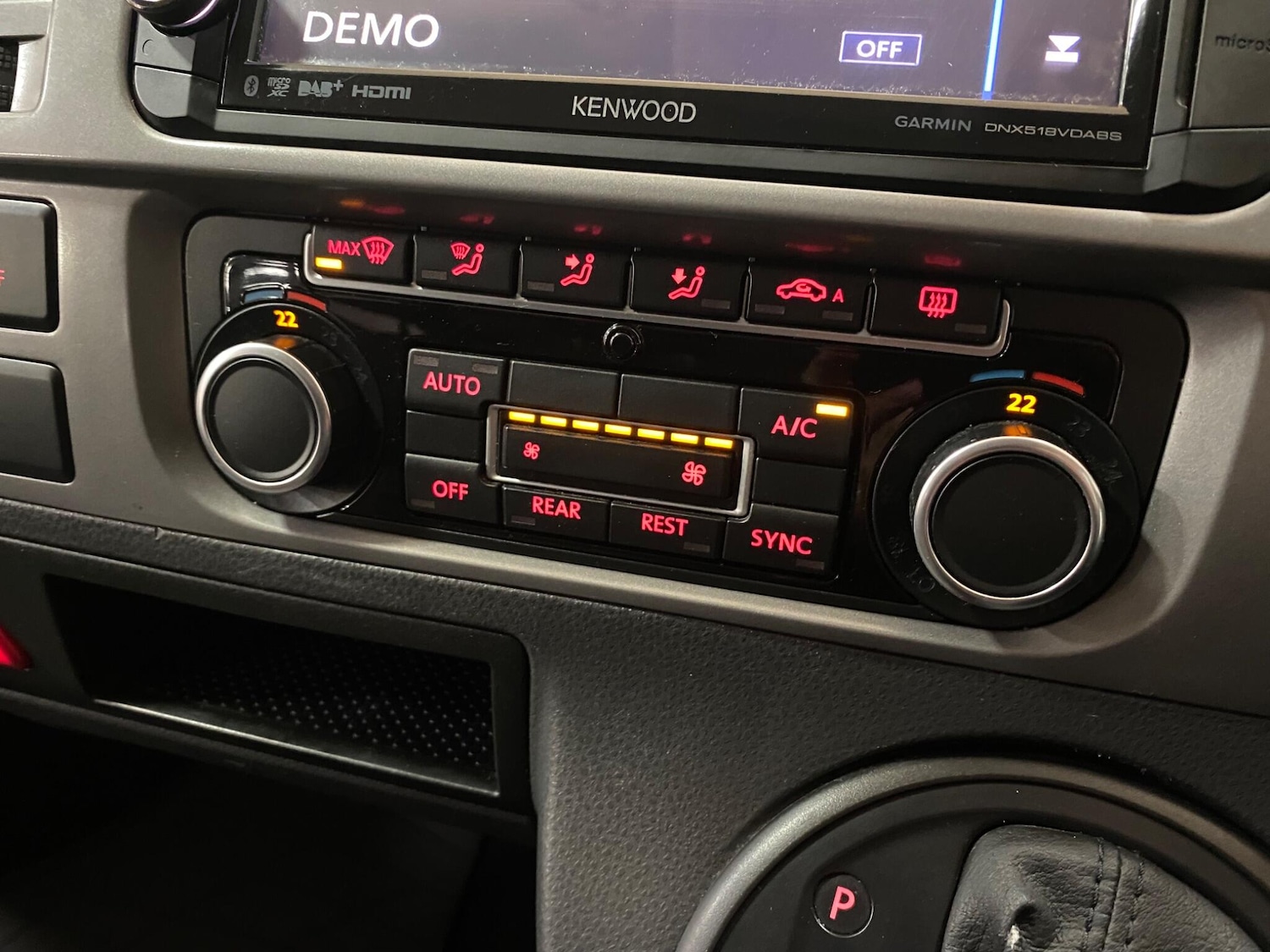 Used Volkswagen Transporter Shuttle 2015 for sale - 77143091: Photo 28