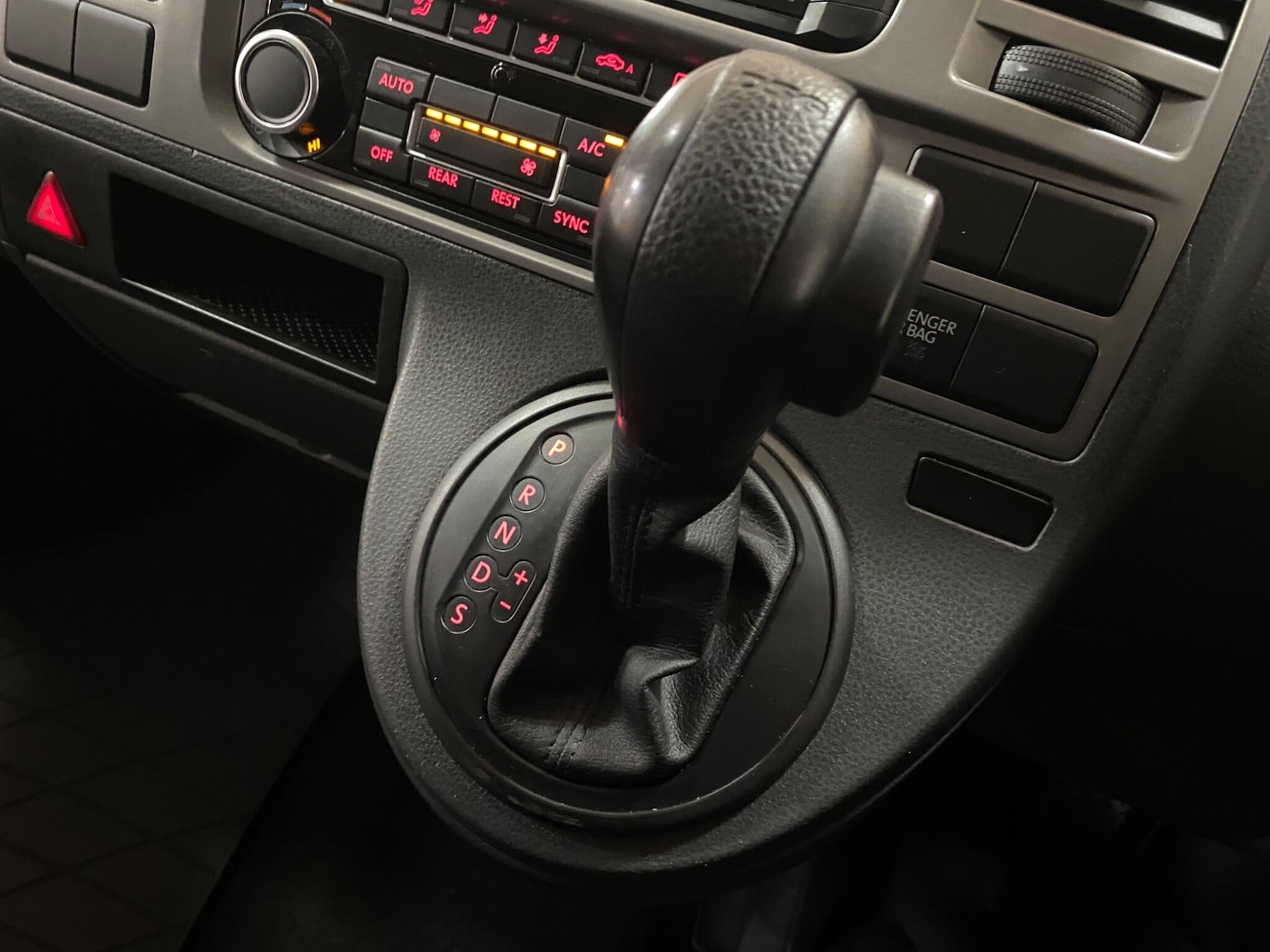 Used Volkswagen Transporter Shuttle 2015 for sale - 77143091: Photo 29