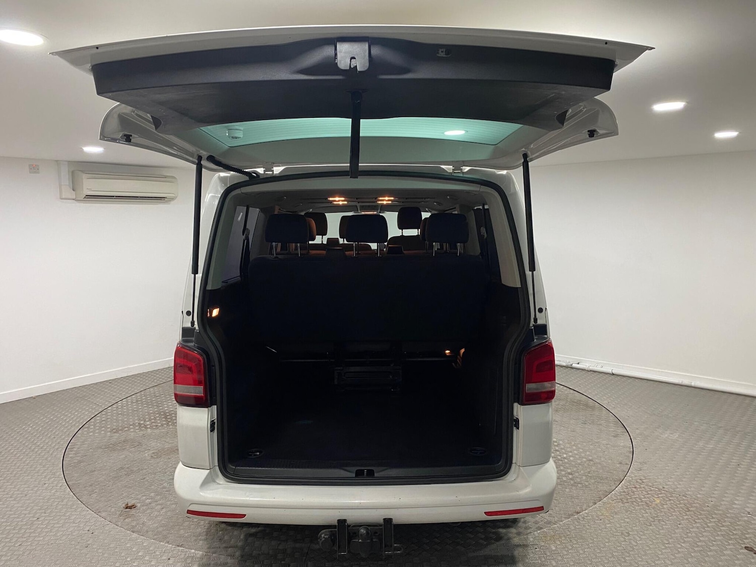 Used Volkswagen Transporter Shuttle 2015 for sale - 77143091: Photo 40