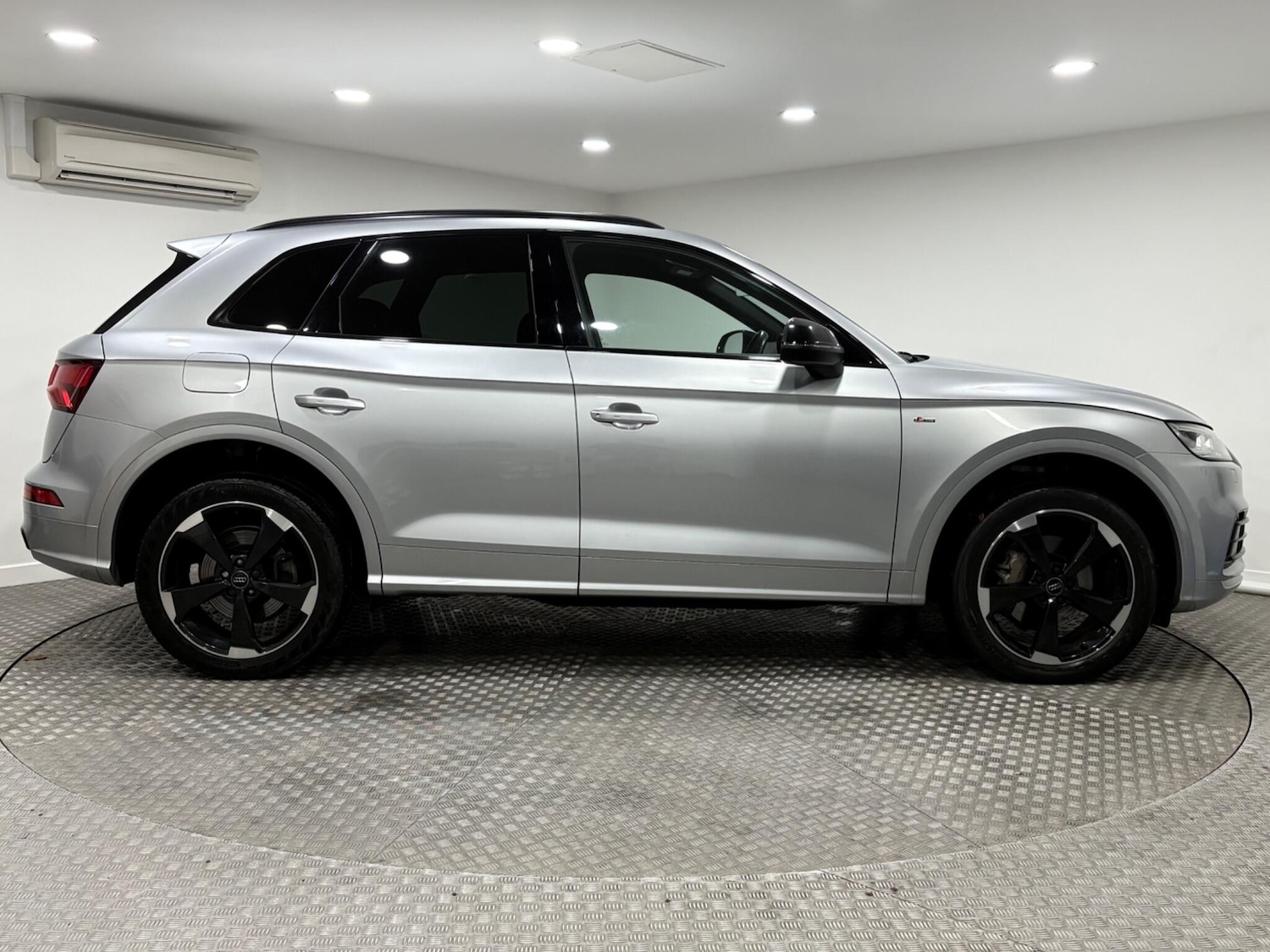 Used Audi Q5 2020 for sale - 76671609: Photo 2