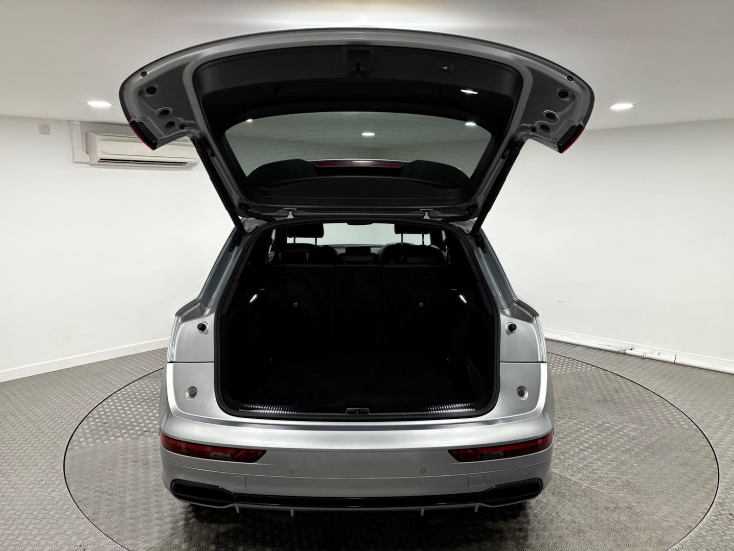 Used Audi Q5 2020 for sale - 76671609: Photo 45