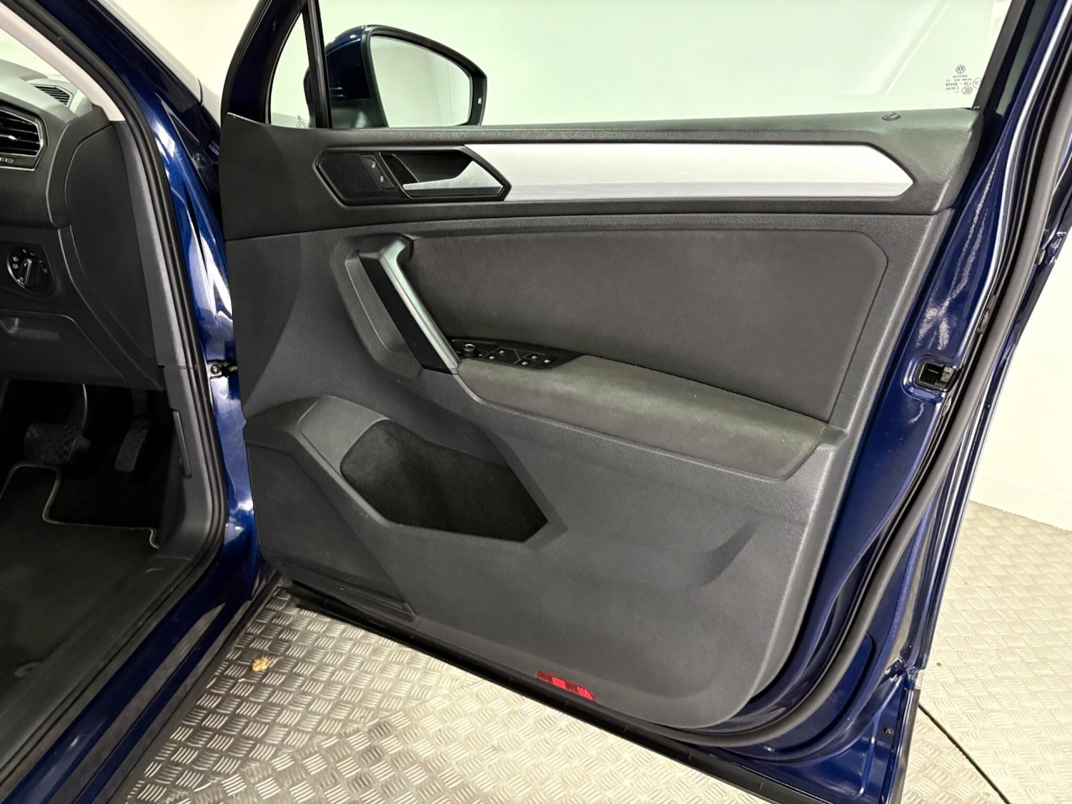 Used Volkswagen Tiguan 2017 for sale - 76527895: Photo 35