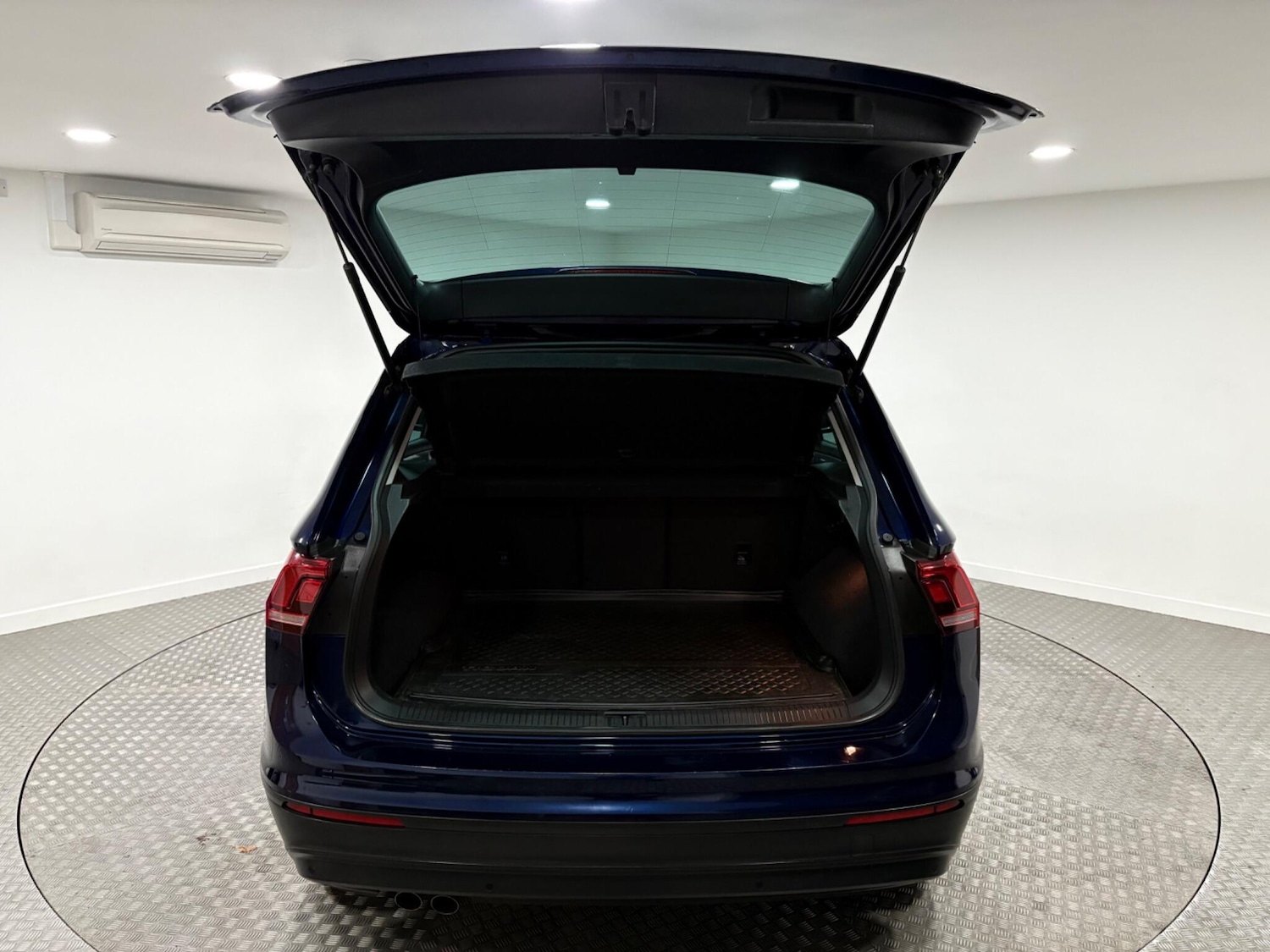 Used Volkswagen Tiguan 2017 for sale - 76527895: Photo 41