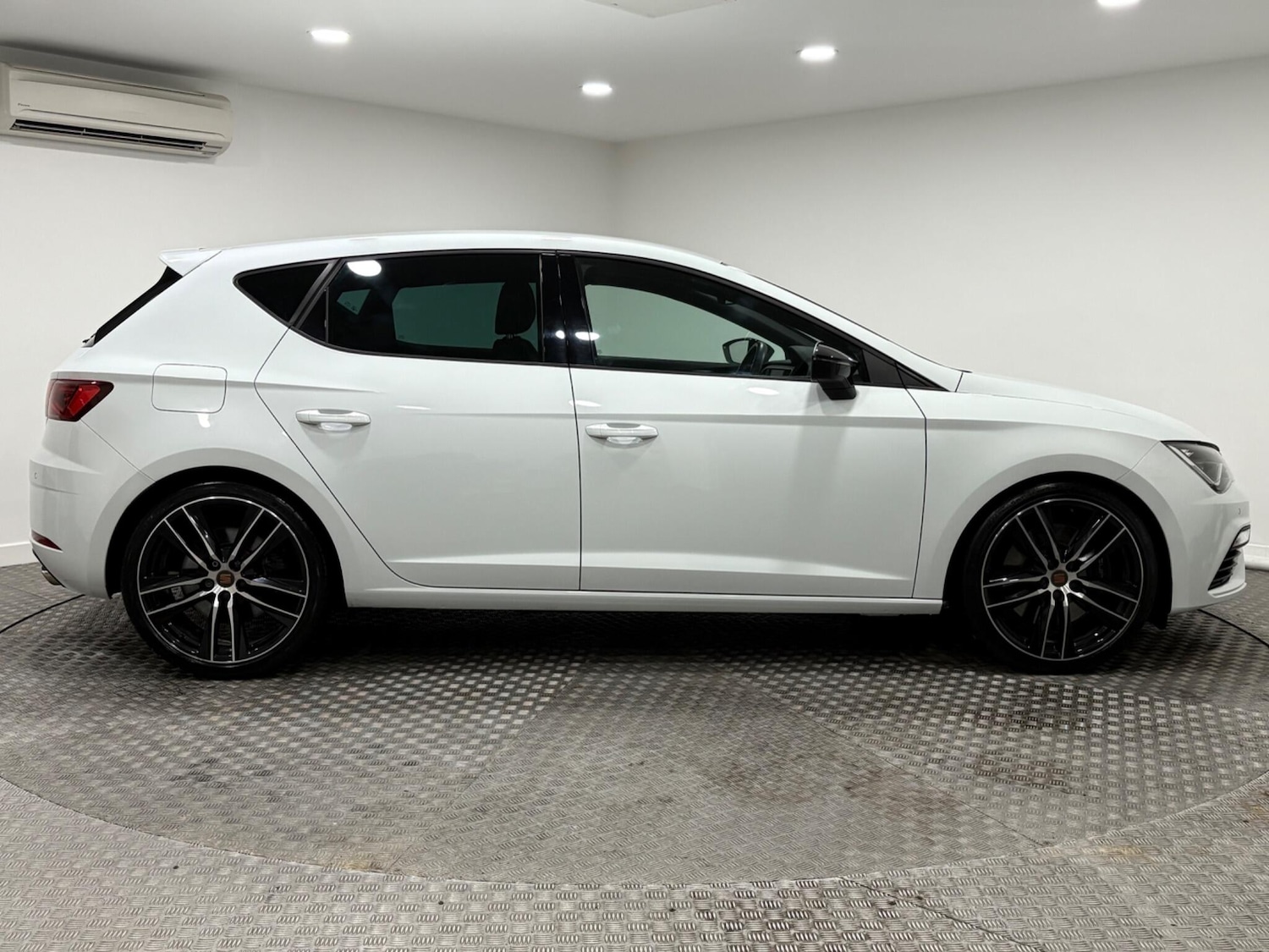 Used SEAT Leon 2020 for sale - 77191851: Photo 2