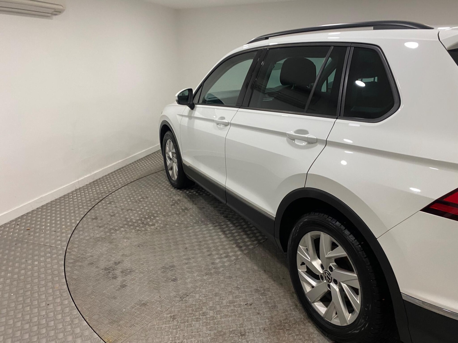 Used Volkswagen Tiguan 2021 for sale - 77109320: Photo 43