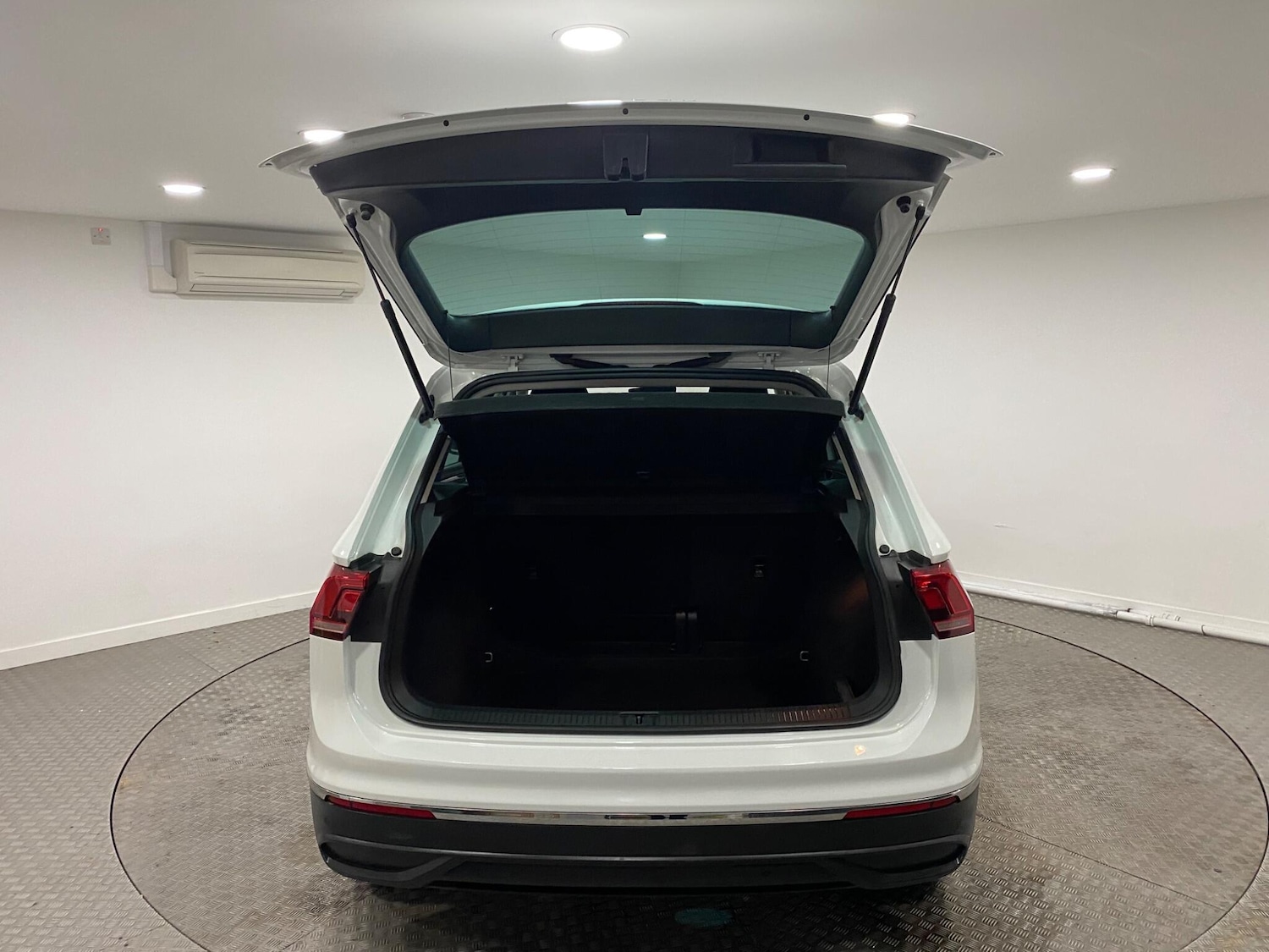 Used Volkswagen Tiguan 2021 for sale - 77109320: Photo 46