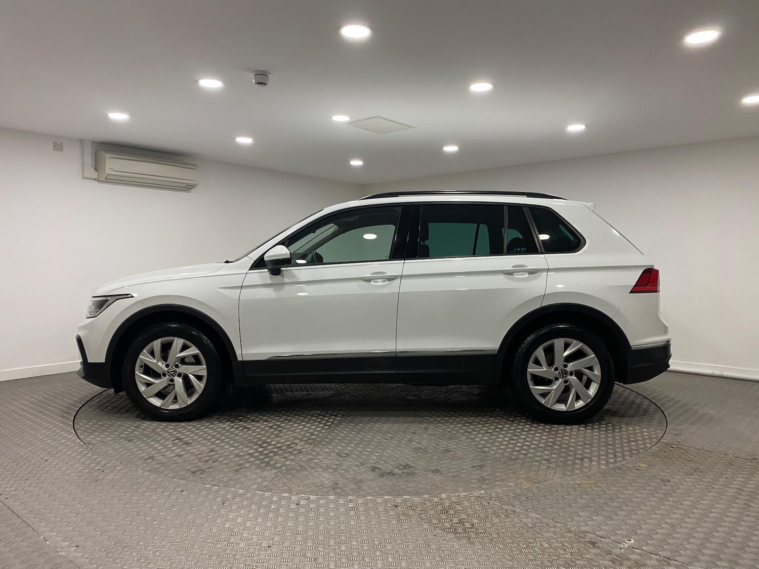 Used Volkswagen Tiguan 2021 for sale - 77109320: Photo 6