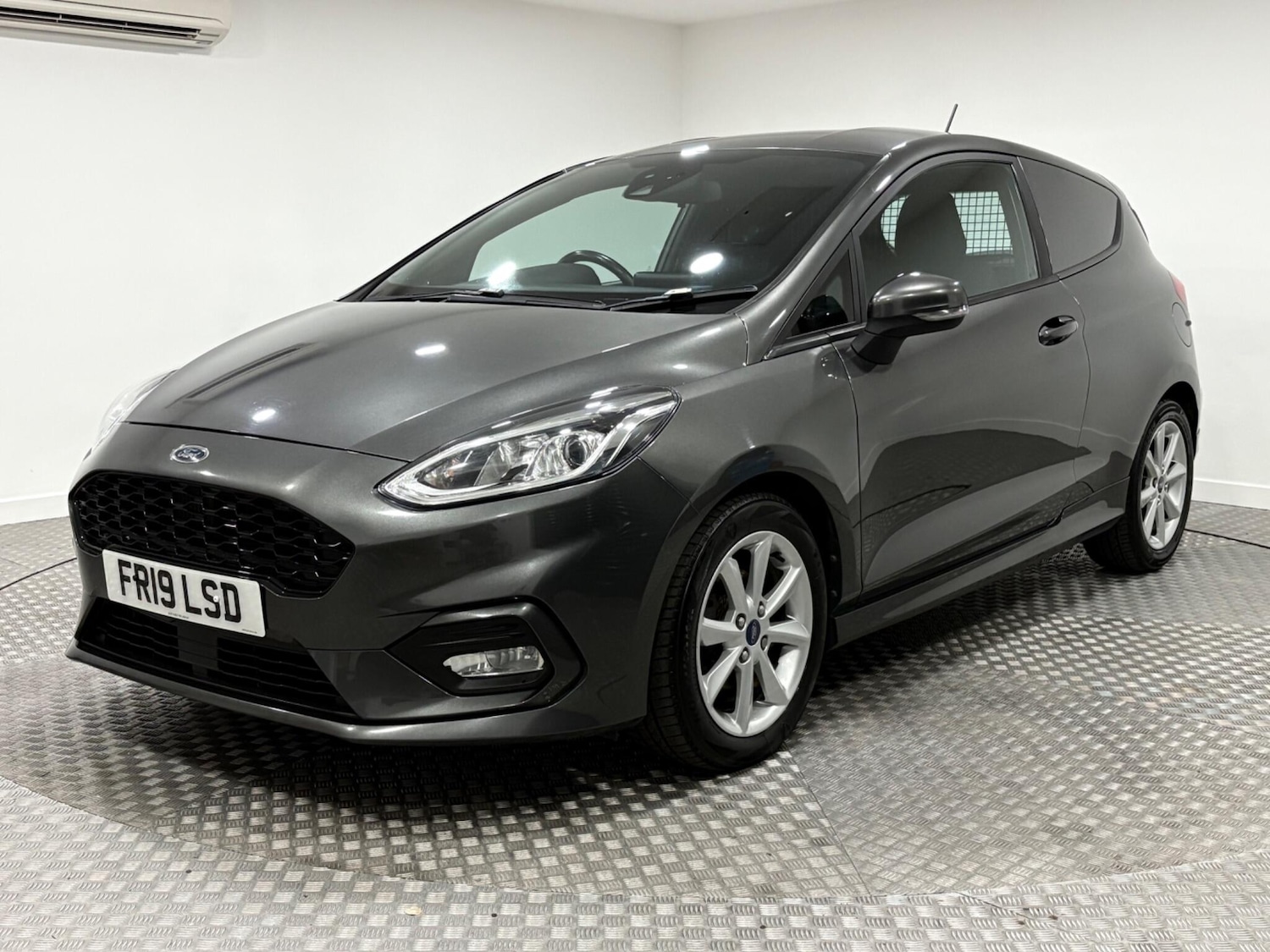 Used Ford Fiesta Van 2019 for sale - 75977981: Photo 7