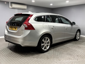 Used Volvo V60 2015 for sale - 79349026: Photo