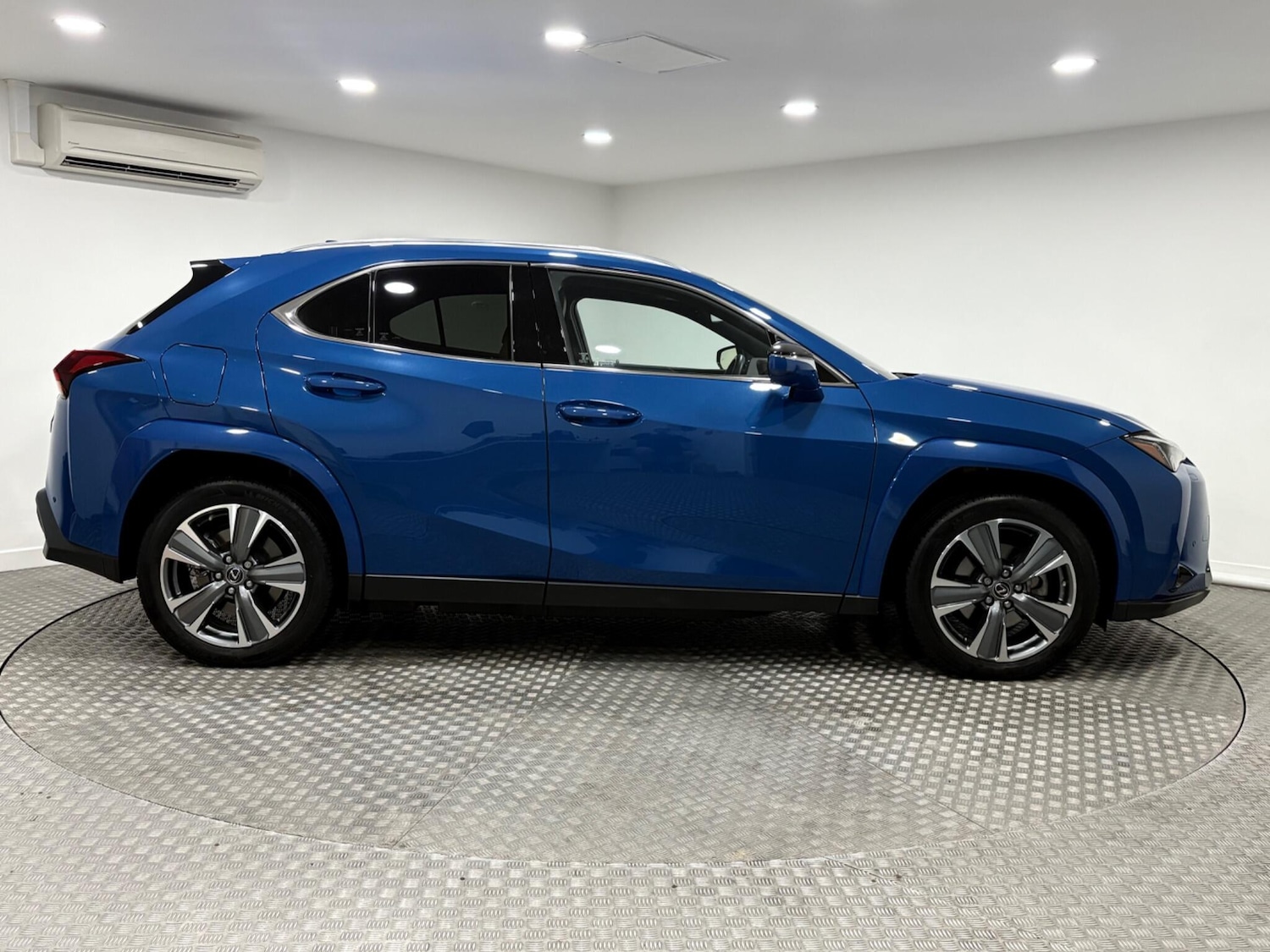 Used Lexus UX 2024 for sale - 76597445: Photo 2