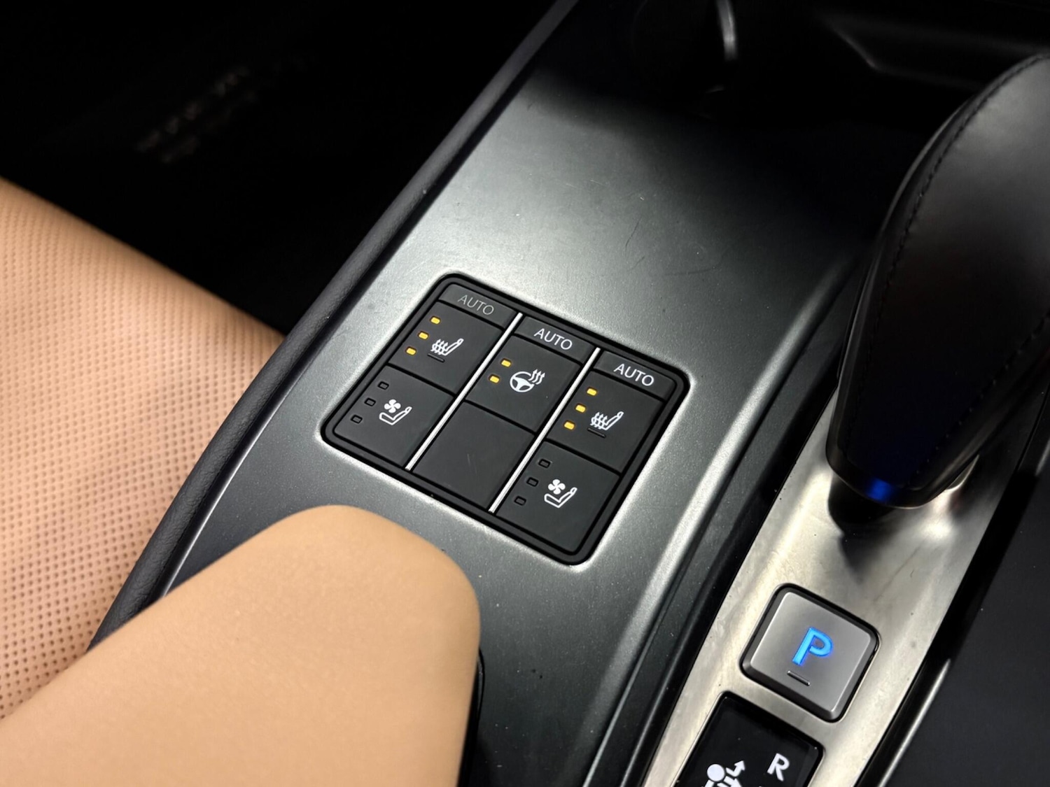 Used Lexus UX 2024 for sale - 76597445: Photo 33