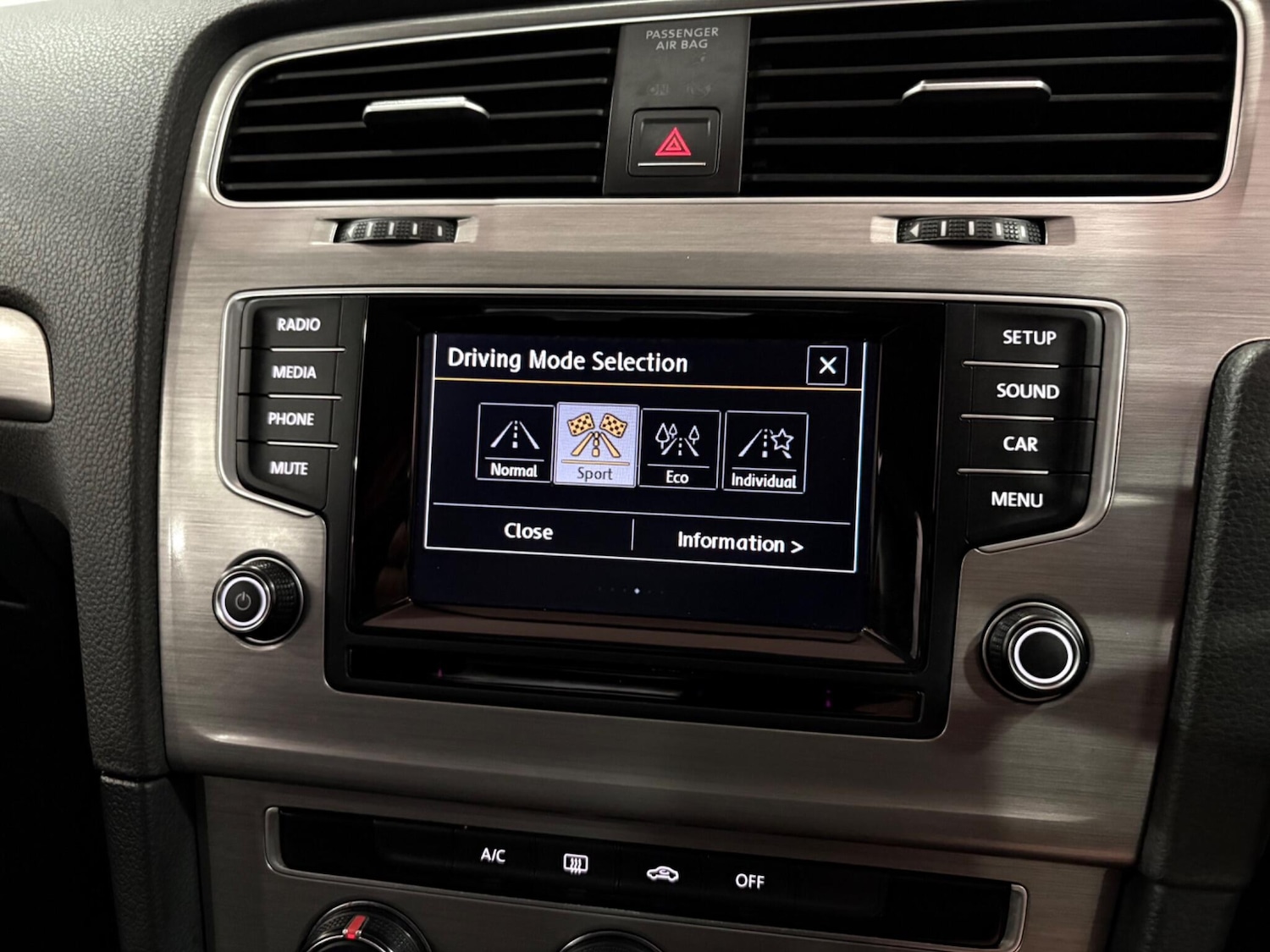 Used Volkswagen Golf 2015 for sale - 77970086: Photo 21