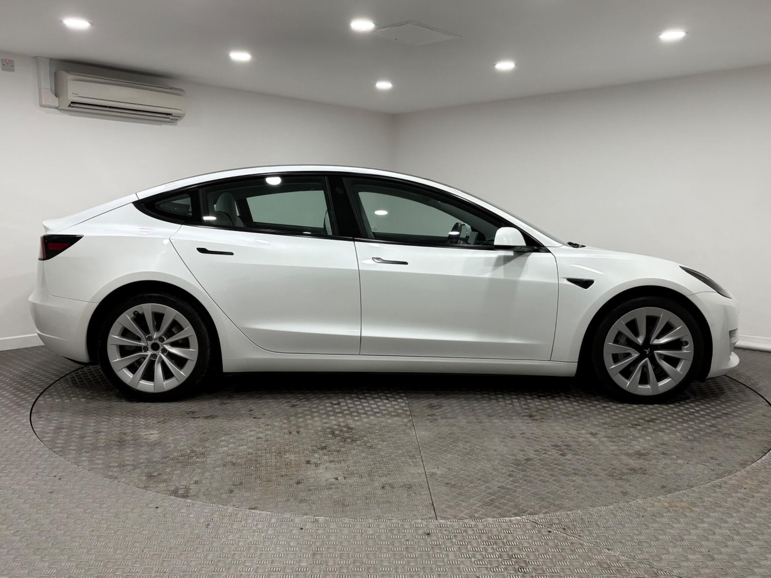 Used Tesla Model 3 2021 for sale - 77330655: Photo 2