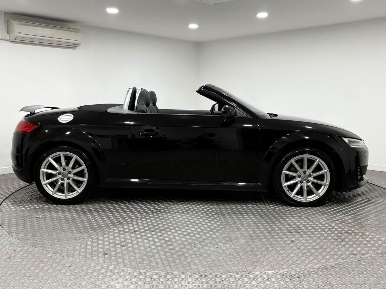 Used Audi TT 2015 for sale - 76174658: Photo 2